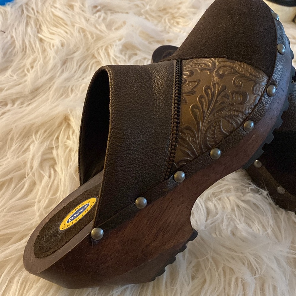 DR. SCHOLL's leather & studded clogs - Picture 6 of 12